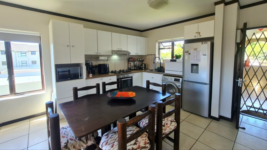 To Let 2 Bedroom Property for Rent in Bowtie Western Cape
